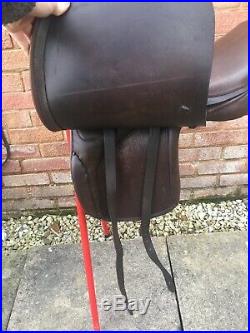 16.5 English Leather Dressage Saddle + Girth Narrow