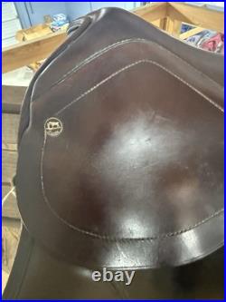17 1/4 BROWN A J FOSTER LAURICHE Hunt Seat DRESSAGE SADDLE With Girth