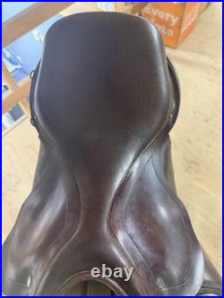 17 1/4 BROWN A J FOSTER LAURICHE Hunt Seat DRESSAGE SADDLE With Girth