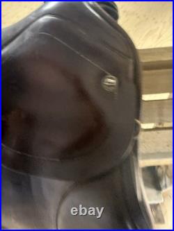 17 1/4 BROWN A J FOSTER LAURICHE Hunt Seat DRESSAGE SADDLE With Girth