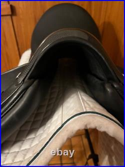 17.5 Devoucoux Makila Harmonie S (2022) Dressage Saddle SEE PROMO IN DESCRIP 17.5 Devoucoux Makila Harmonie S (2022) Dressage Saddle SEE PROMO IN DESCRIP