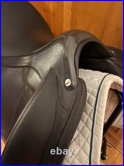 17.5 Devoucoux Makila Harmonie S (2022) Dressage Saddle SEE PROMO IN DESCRIP 17.5 Devoucoux Makila Harmonie S (2022) Dressage Saddle SEE PROMO IN DESCRIP