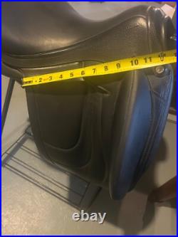 17.5 Devoucoux Makila Harmonie S (2022) Dressage Saddle SEE PROMO IN DESCRIP 17.5 Devoucoux Makila Harmonie S (2022) Dressage Saddle SEE PROMO IN DESCRIP