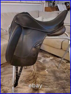 18 Hennig Dressage Saddle Wide Tree (Adjustable)