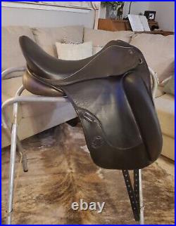 18 Hennig Dressage Saddle Wide Tree (Adjustable)