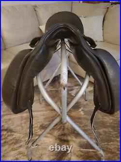 18 Hennig Dressage Saddle Wide Tree (Adjustable)