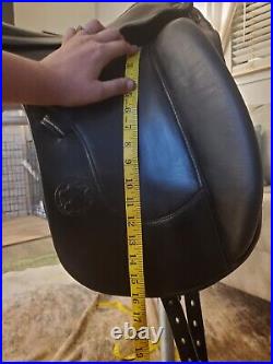 18 Hennig Dressage Saddle Wide Tree (Adjustable)