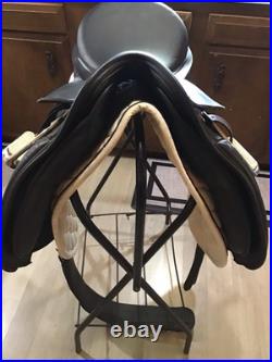 18 Thorowgood Dressage Saddle