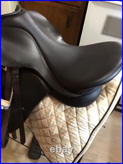 18 Thorowgood Dressage Saddle