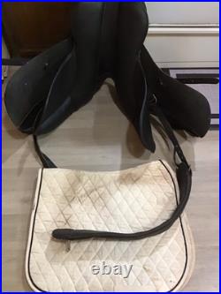 18 Thorowgood Dressage Saddle