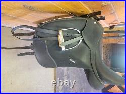 18'' W Black Wintec Dressage Adjustable. &CAIR English Saddle w leathers&girth
