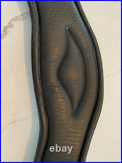 26 total saddle fit shoulder relief girth Black Excellent Condition