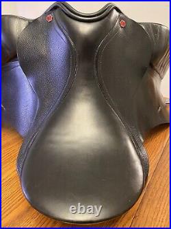 Albion Wide 17.5 Style Dressage Saddle BUNDLE with Stirrups, Leathers, & Girth