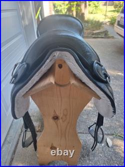 Barefoot London Treeless Dressage Saddle + Accessories Size 1 Barefoot London Treeless Dressage Saddle + Accessories Size 1