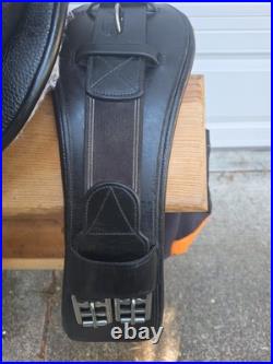 Barefoot London Treeless Dressage Saddle + Accessories Size 1 Barefoot London Treeless Dressage Saddle + Accessories Size 1