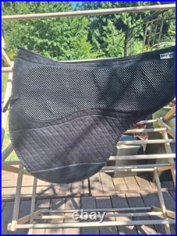 Barefoot London Treeless Dressage Saddle + Accessories Size 1 Barefoot London Treeless Dressage Saddle + Accessories Size 1