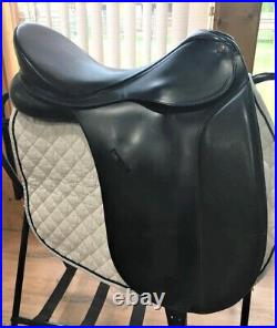 Bates Caprilli 18 Dressage Saddle withCAIR System, Girth, Leathers, Cover & Pad