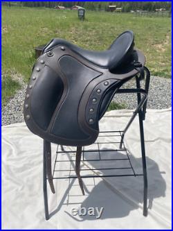 Beautiful and almost brand new Black and Dark Brown DP El Campo Saddle Beautiful and almost brand new Black and Dark Brown DP El Campo Saddle