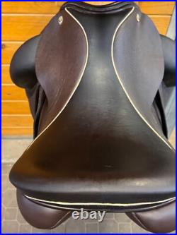 Brown N2 Dressage Saddle 18 Seat MW Tree Short Block Standard Gusset Brown N2 Dressage Saddle 18 Seat MW Tree Short Block Standard Gusset