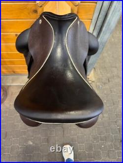 Brown N2 Dressage Saddle 18 Seat MW Tree Short Block Standard Gusset Brown N2 Dressage Saddle 18 Seat MW Tree Short Block Standard Gusset