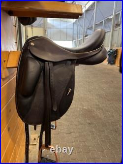 Brown N2 Dressage Saddle 18 Seat MW Tree Short Block Standard Gusset Brown N2 Dressage Saddle 18 Seat MW Tree Short Block Standard Gusset