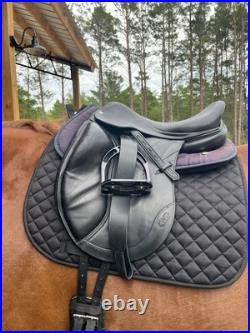 CWD 17.5 SE24 Dressage Saddle CWD 17.5 SE24 Dressage Saddle