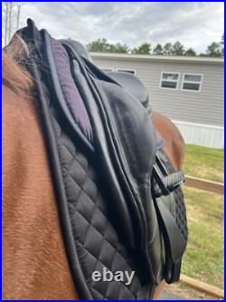 CWD 17.5 SE24 Dressage Saddle CWD 17.5 SE24 Dressage Saddle