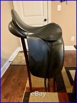 County Competitor dressage saddle 17.5 in leathers, irons and girth included