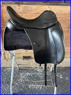 Dressage County Perfection 17.5 MN adjustable flap