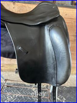 Dressage County Perfection 17.5 MN adjustable flap