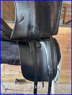 Dressage County Perfection 17.5 MN adjustable flap