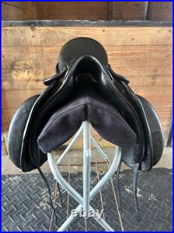 Dressage County Perfection 17.5 MN adjustable flap