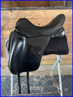 Dressage County Perfection 17.5 MN adjustable flap