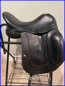 Frank Baines/Aires de Haute 17.5 Dressage Saddle