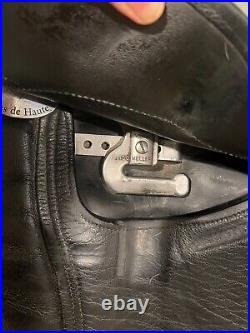 Frank Baines/Aires de Haute 17.5 Dressage Saddle