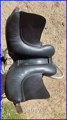 Frank Baines Capriole Dressage Saddle less than 3 years old, 1 owner XW 17