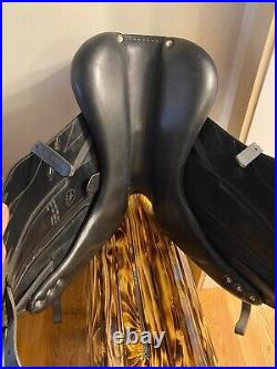 Great Condition 2019 CWD Dressage saddle 18 SEO5 Monoflap with Accessories