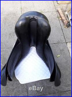 Ideal dressage saddle black 171/2 MW short girth straps