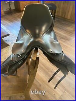 Kent & Masters Dressage Saddle 17.5