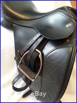 Kent & Masters High Withered Dressage Saddle 17.5 with Leathers, Irons & Girth