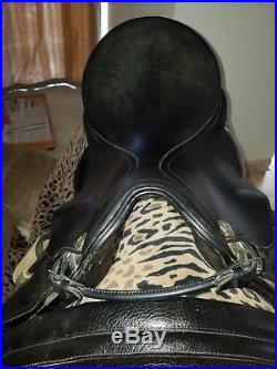 Kieffer Wien DL dressage saddle, jointed irons, Courbette leathers & girth +more