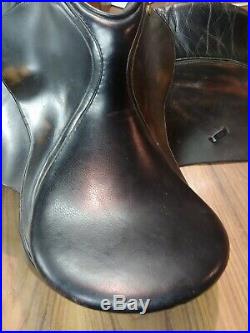 Leather Dressage Saddle Size 17.5 Medium Girth