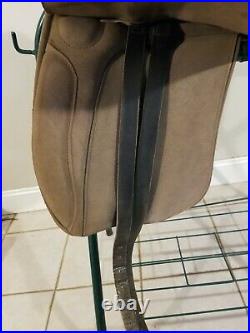 Martin Synthetic Dressage Saddle 17 inch, withGirth and stirrup leathers (box 11)