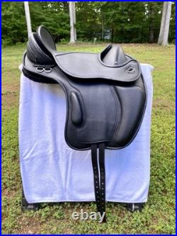 New Leeds Treeless Dressage/Trail Saddle Leather With Adjustable Foam Panels 17 New Leeds Treeless Dressage/Trail Saddle Leather With Adjustable Foam Panels 17