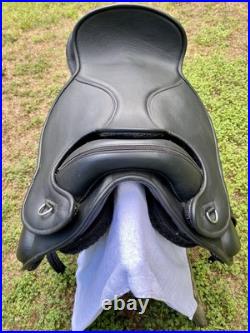 New Leeds Treeless Dressage/Trail Saddle Leather With Adjustable Foam Panels 17 New Leeds Treeless Dressage/Trail Saddle Leather With Adjustable Foam Panels 17