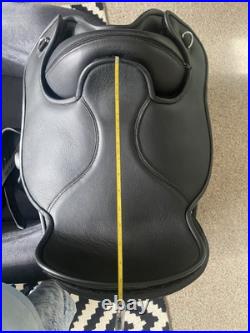 New Leeds Treeless Dressage/Trail Saddle Leather With Adjustable Foam Panels 17 New Leeds Treeless Dressage/Trail Saddle Leather With Adjustable Foam Panels 17
