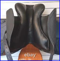 Pegasus butterfly extra deep seat Dressage 17.5