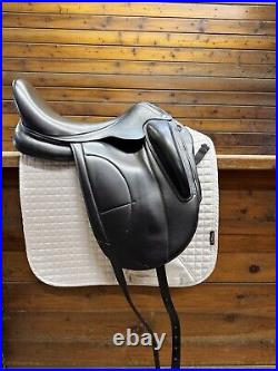 Perfect condition 2022 Arion Dressage Saddle, 18 in seat, D4