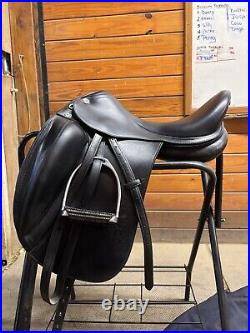 Prestige Helen X Dressage Saddle 17/32 includes anatomical girth