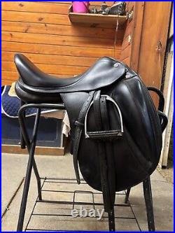 Prestige Helen X Dressage Saddle 17/32 includes anatomical girth